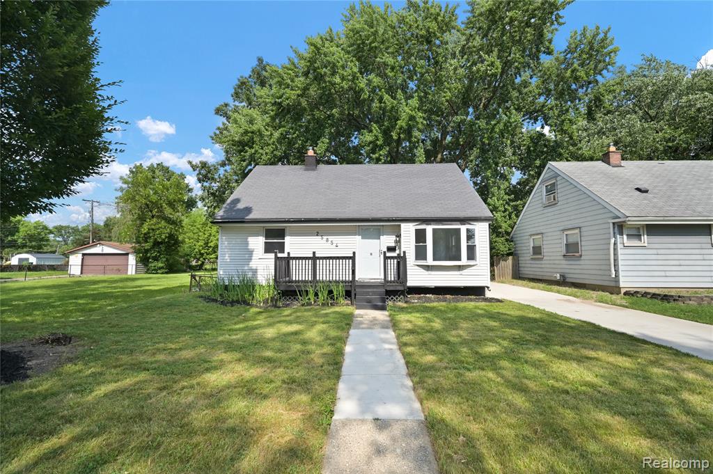 25854 Mackinac St, Roseville, MI 48066-5754