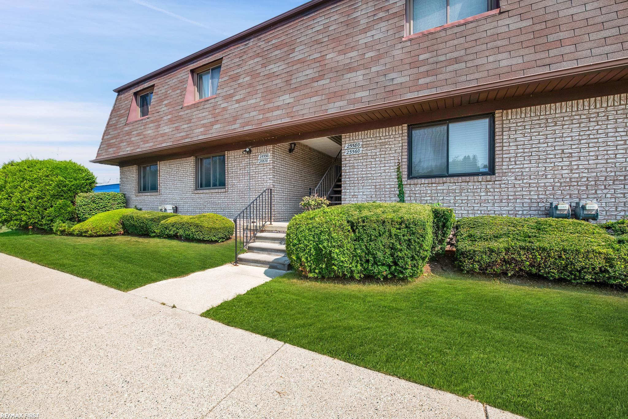 25560 Quarter Deck St #38, Harrison Twp., MI 48045