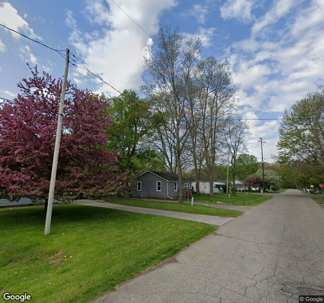 1073 W Schumacher Ave, Flint, MI 48507-3636