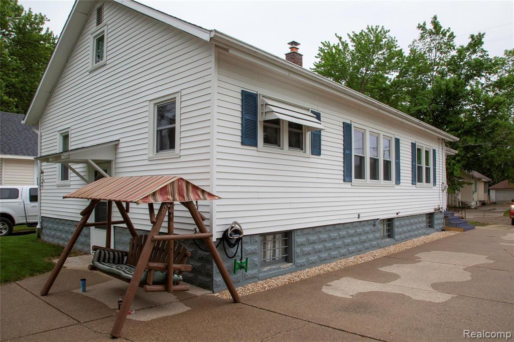 103 Butler St, Clio, MI 48420-1209