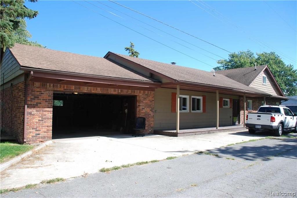 10156 Grand Blvd, Luna Pier, MI 48157-9772