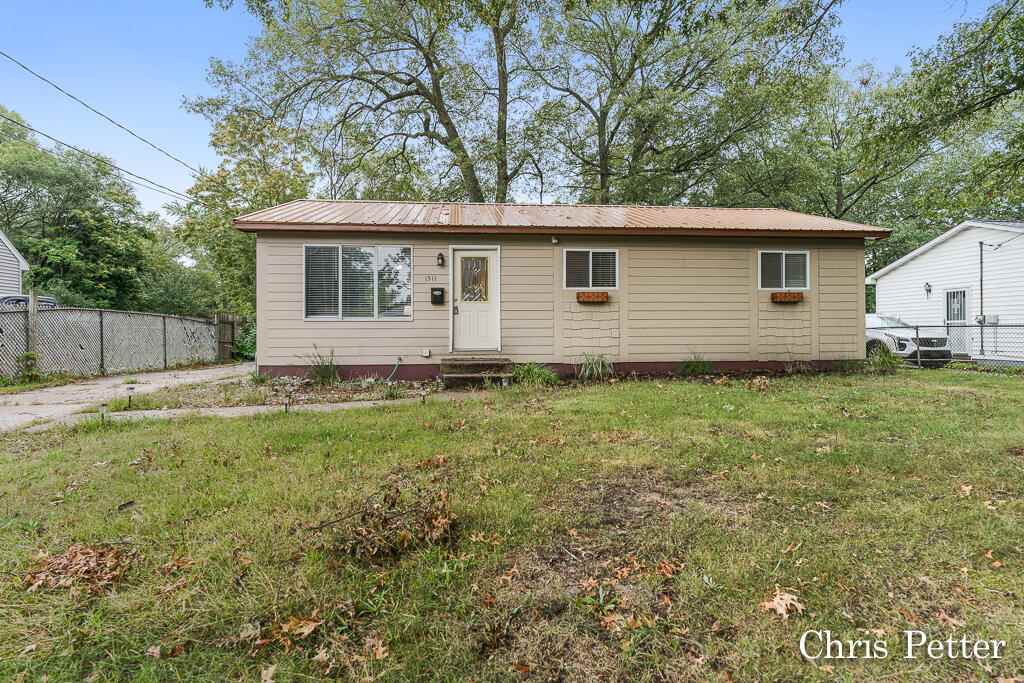 1511 Albert Ave, Muskegon, MI 49442-2218
