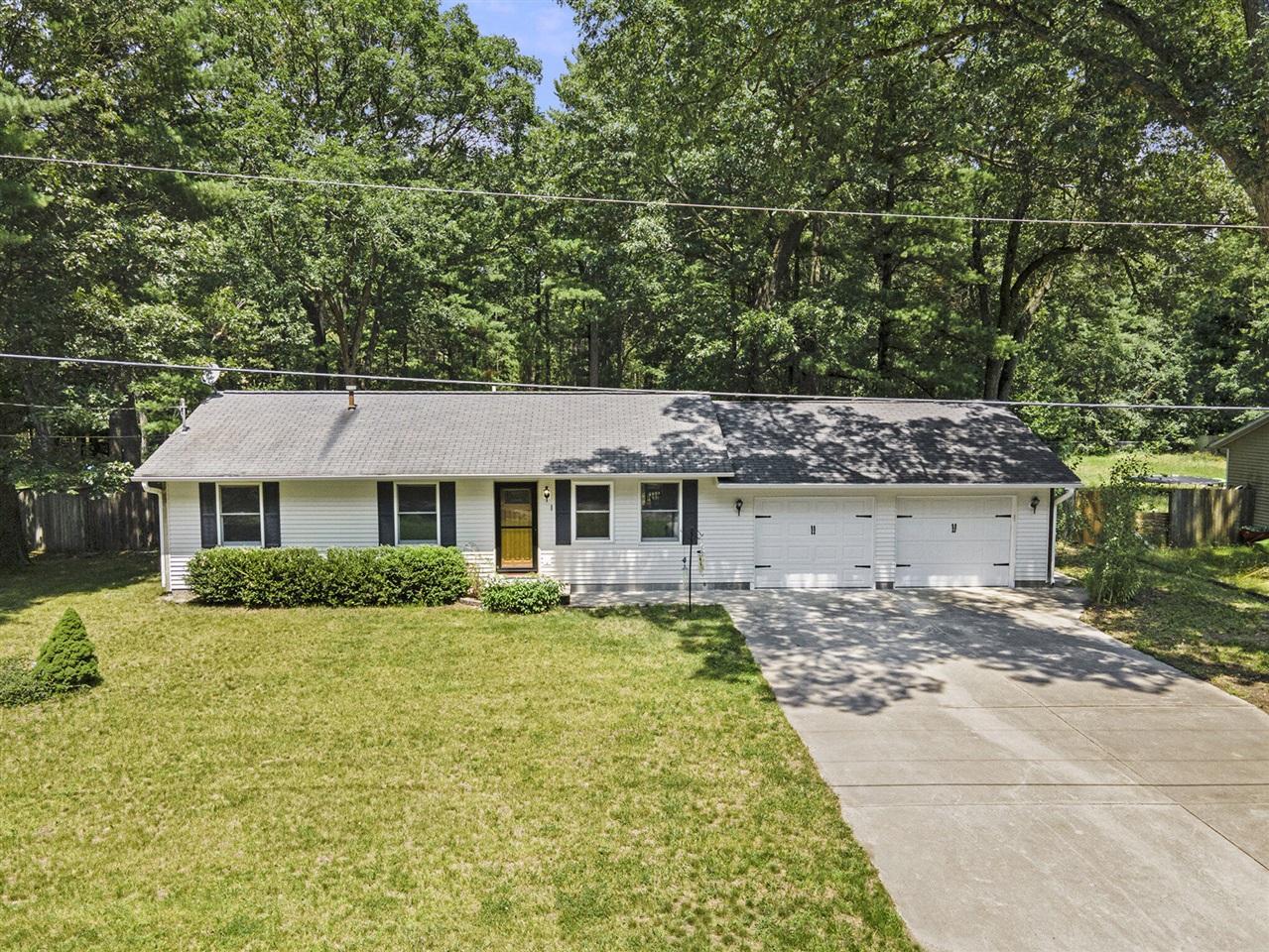 164 E Daniels Rd, Twin Lake, MI 49457-8704