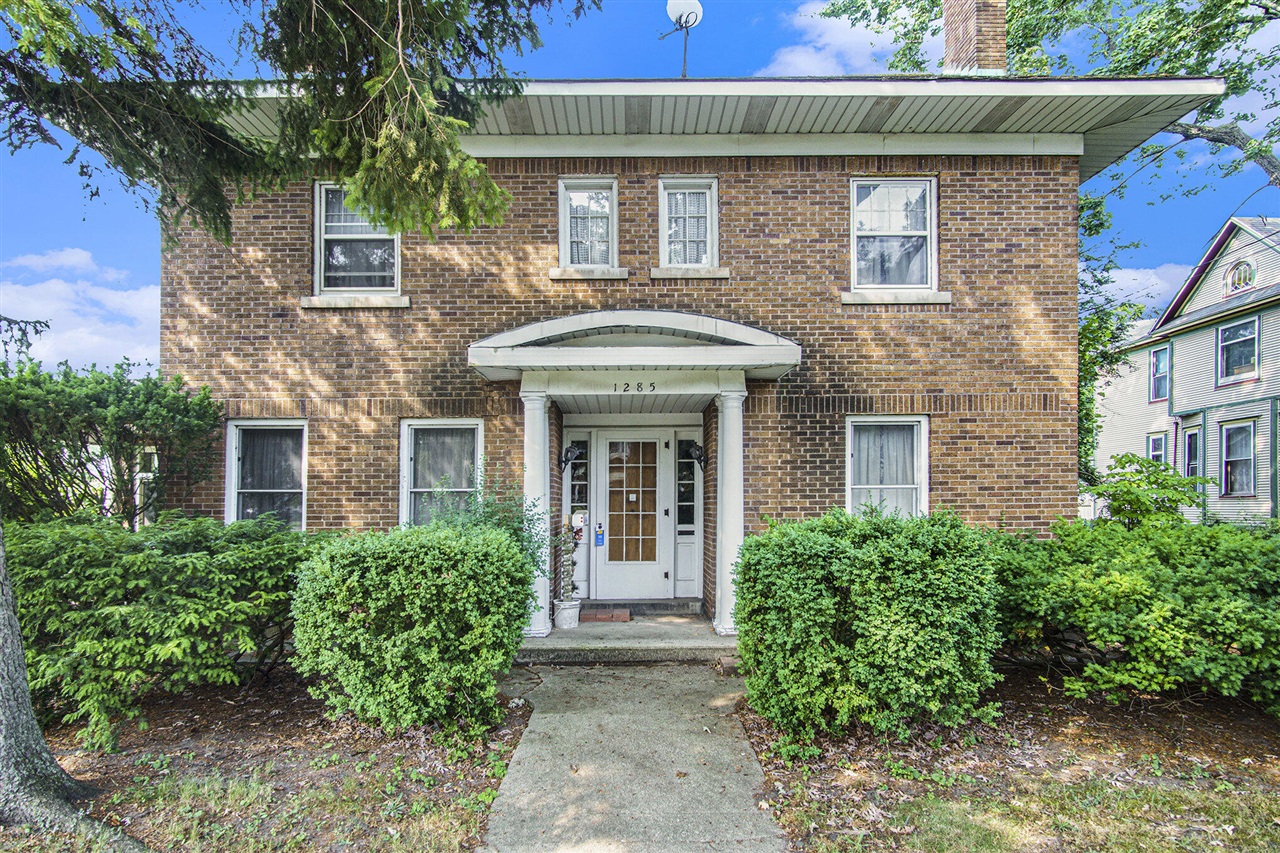 1285 Ransom St, Muskegon, MI 49442-3327