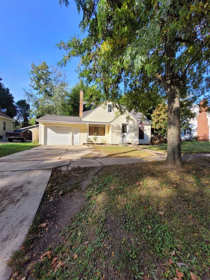 121 E Pine St, Fremont, MI 49412-1657