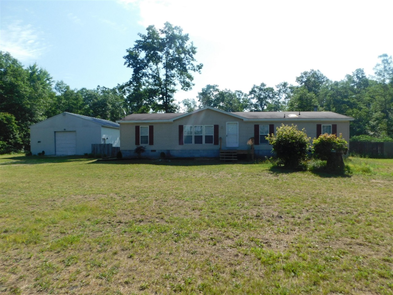12226 S Stone Rd, Grant, MI 49327-9724
