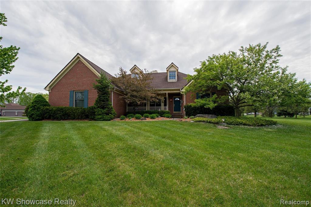 1000 Weber Ct, White Lake, MI 48383-2793