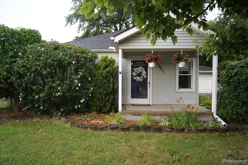 3211 Crooks Rd, Rochester Hills, MI 48309