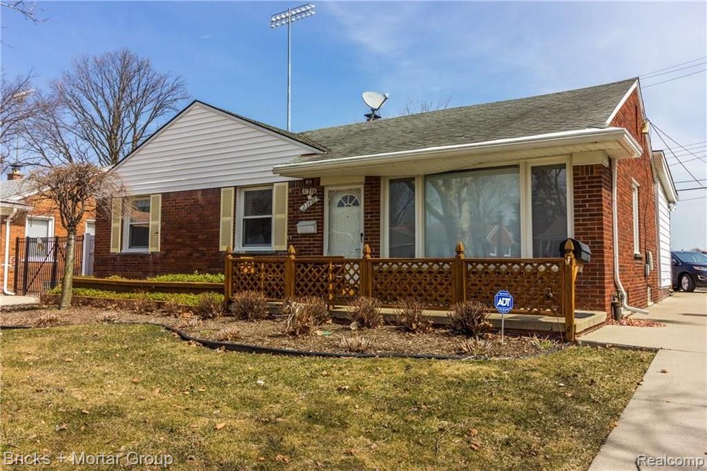 23498 PARKLAWN ST., OAK PARK, MI 48237-2024