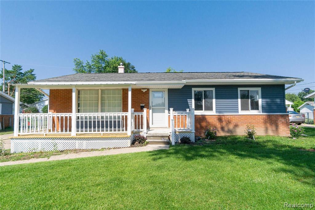 5312 Durwood Dr, Swartz Creek, MI 48473-1128