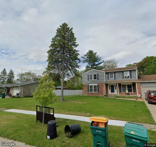 207 Bellewood Dr, Flushing, MI 48433-1841