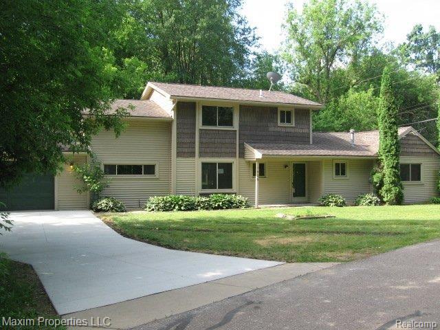 1426 Mariposa Dr., Wixom, MI 48393-1535