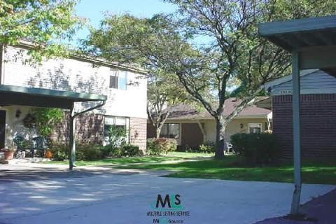 29744 Farmbrook Villa Lane, Southfield, MI 48034-1040
