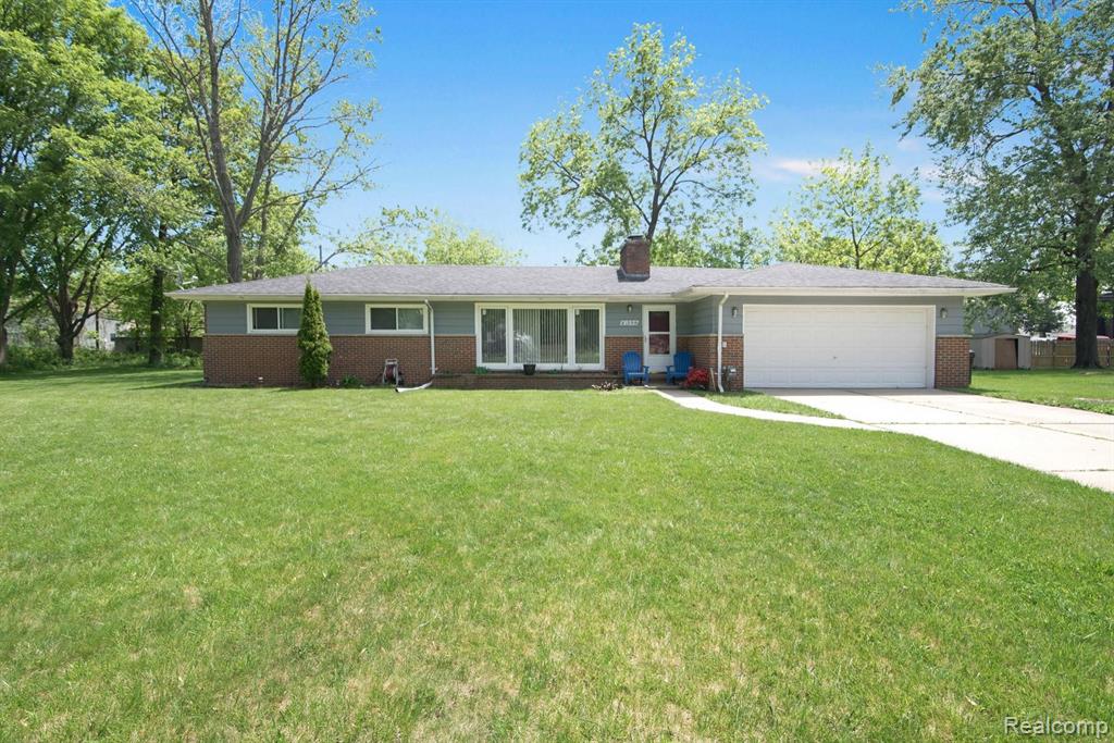 21599 S Tuller Ct, Southfield, MI 48076-4809