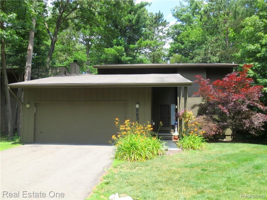 6639 Red Cedar Ln Unit 7, West Bloomfield, MI 48324-3767