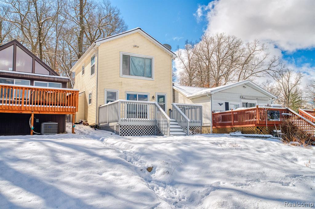 2619 Lakeview Drive, Ortonville, MI 48462-9215
