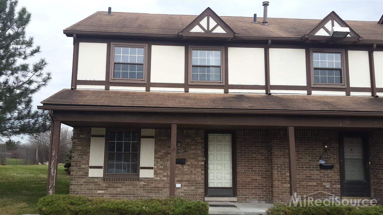 19601 Raleigh Circle S, Southfield, MI 48076-2422