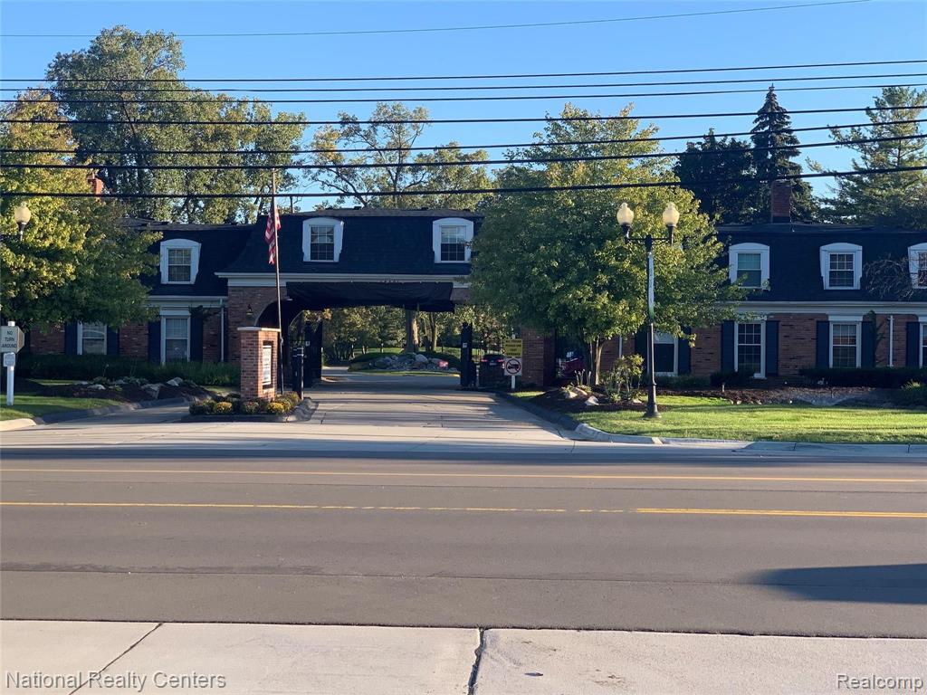 18301 W 13 Mile Rd Unit A26, Southfield, MI 48076-1103