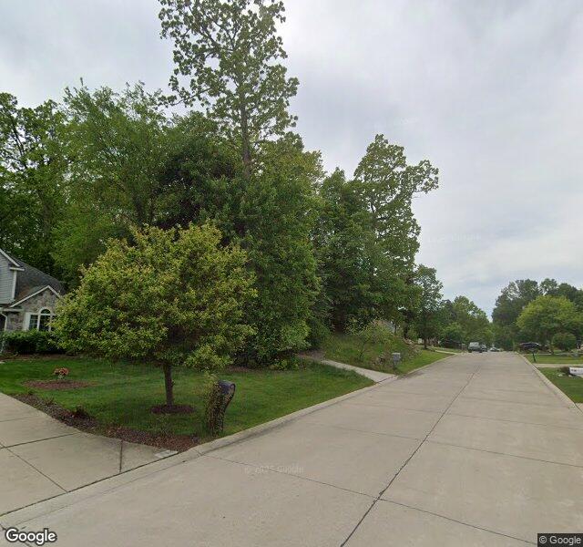 537 Arlington Dr, Rochester Hills, MI 48307-2812