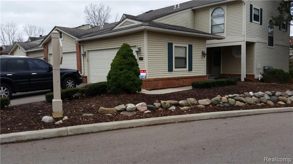 5736 Drake Hollow Drive W, West Bloomfield, MI 48322-4722