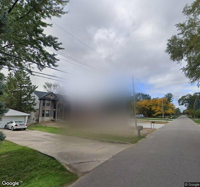 2393 Vermont Dr, Troy, MI 48083-2566