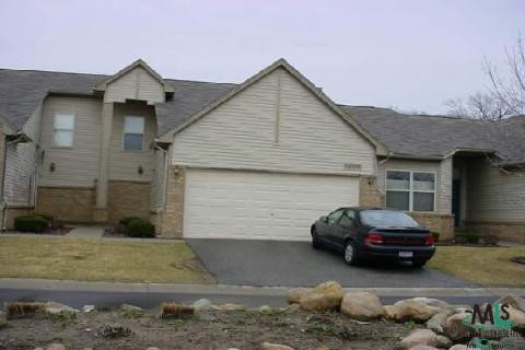 24510 Pine Village Blvd, Oak Park, MI 48237-1876