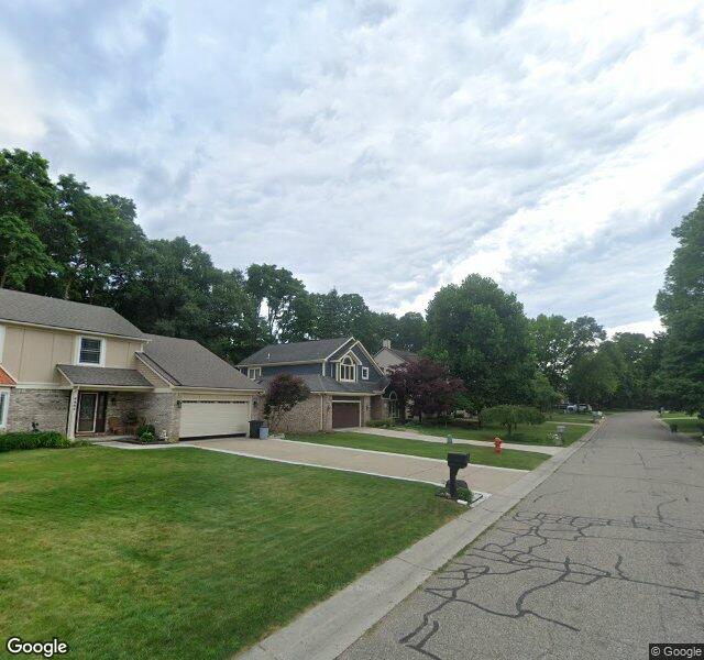 6692 Heatherwood Dr, West Bloomfield, MI 48324-3213