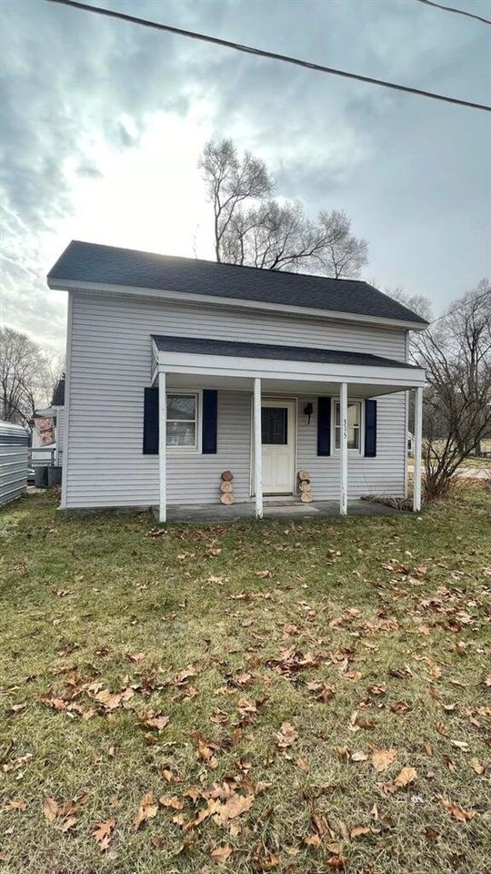 315 W Jefferson St, Evart, MI 49631-9514