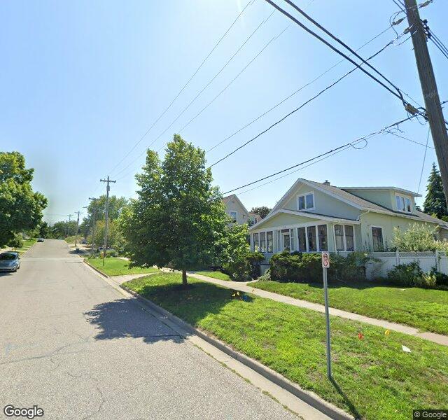 107 S 1st St, Grand Haven, MI 49417-1303
