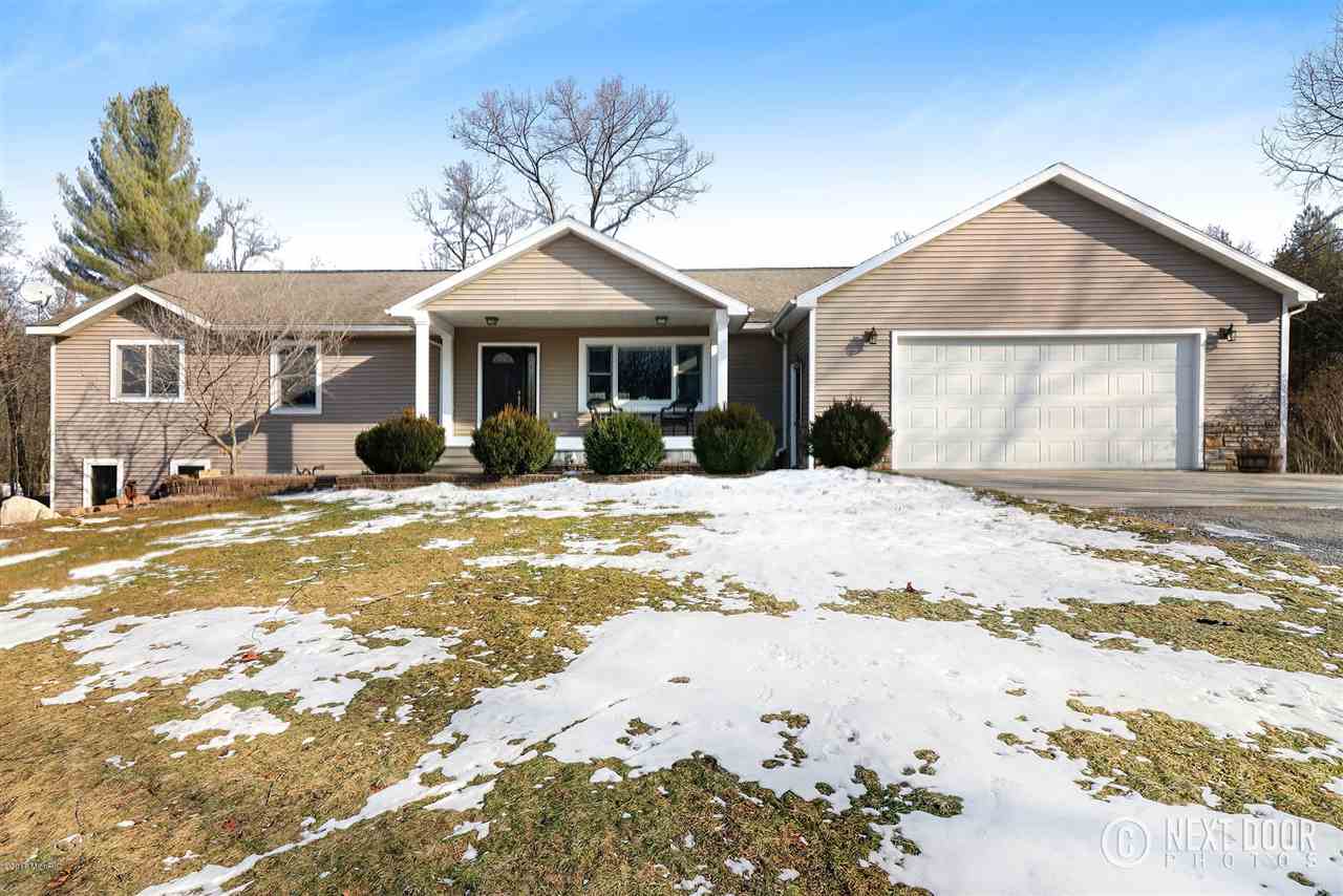 906 136th Ave, Holland, MI 49424-1869