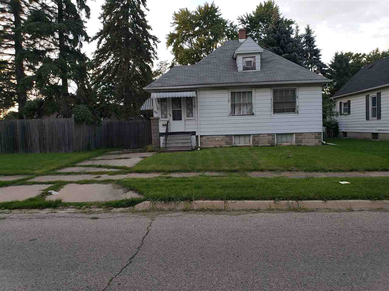 1618 Holmes Street, Saginaw, MI 48602-1265