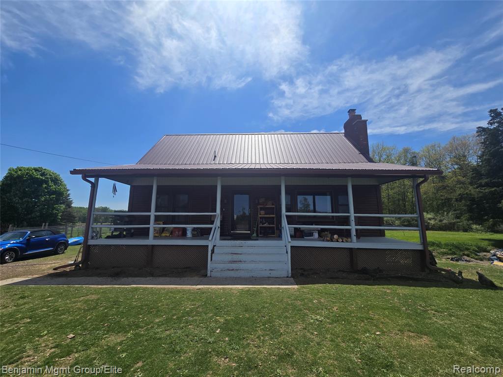 6827 Lapeer Rd, Kimball, MI 48074-1111