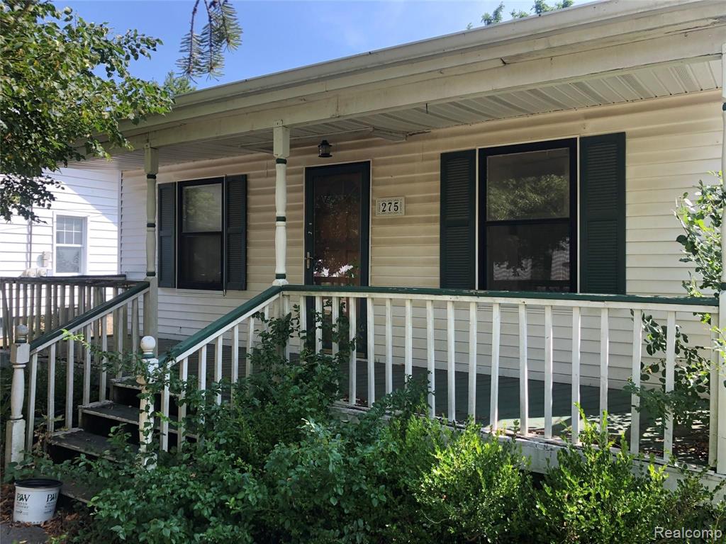 275 Oak St, East China, MI 48054-1560