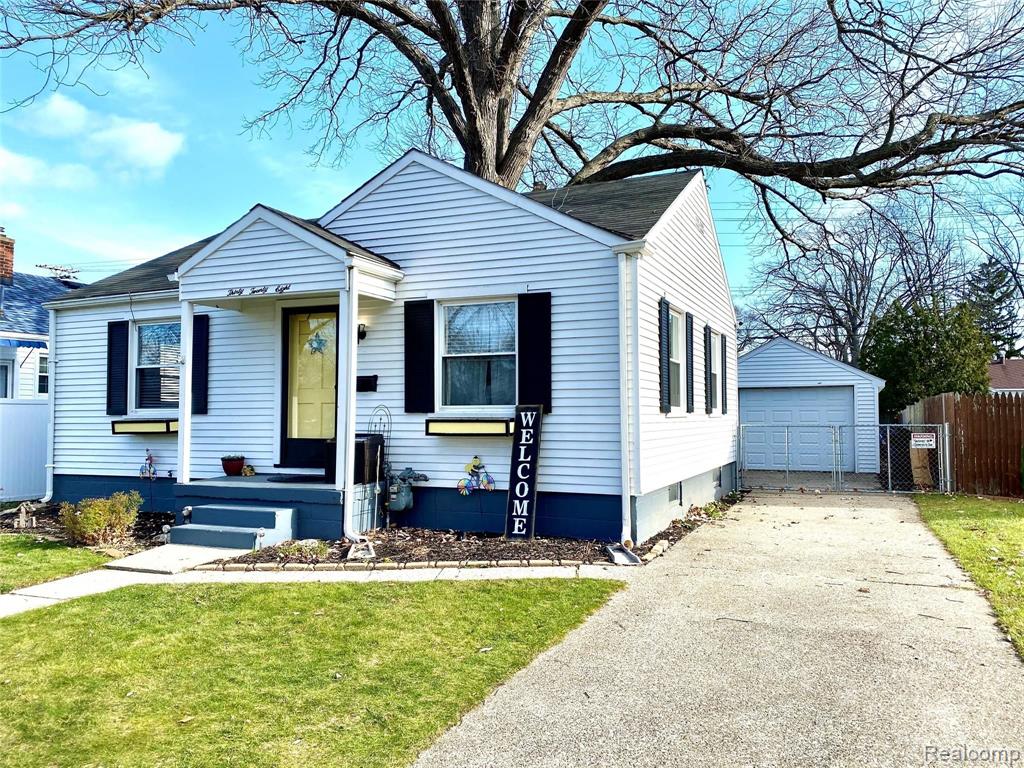 3028 Cooper Ave, Port Huron, MI 48060