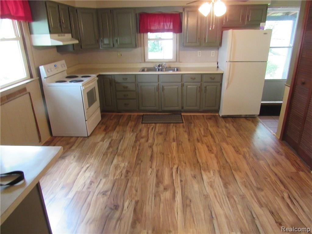 2444 Howard St, Port Huron, MI 48060-4817