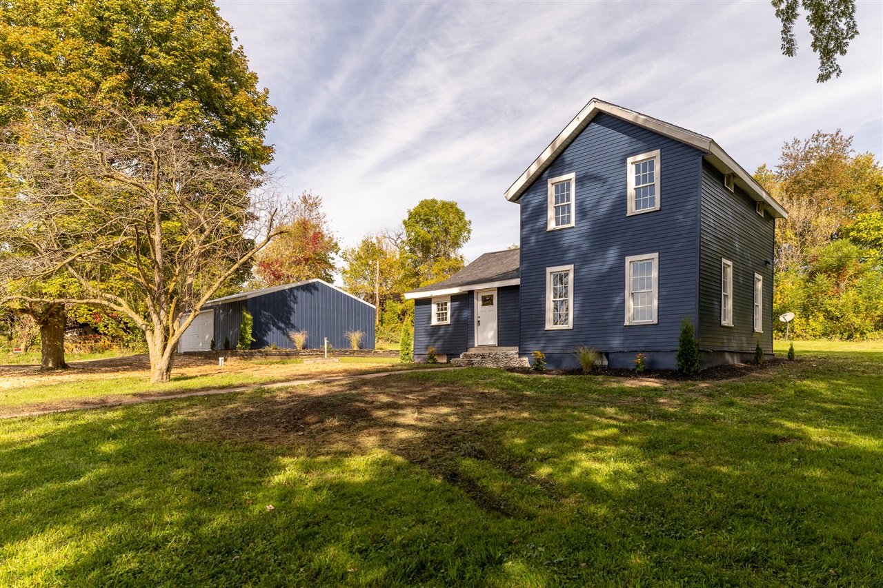 14946 Gleason Rd, Three Rivers, MI 49093-9248