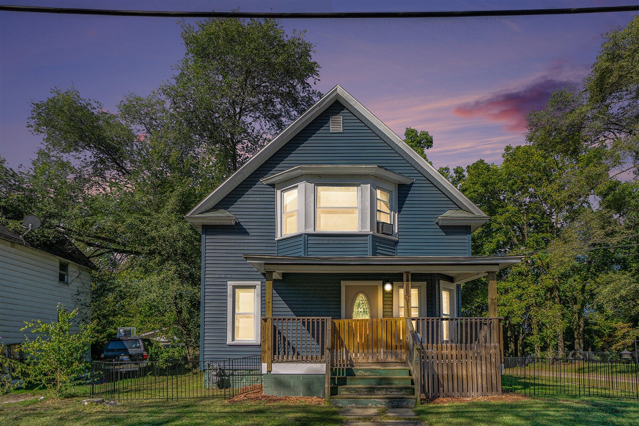 132 Middle St, Three Rivers, MI 49093-1646
