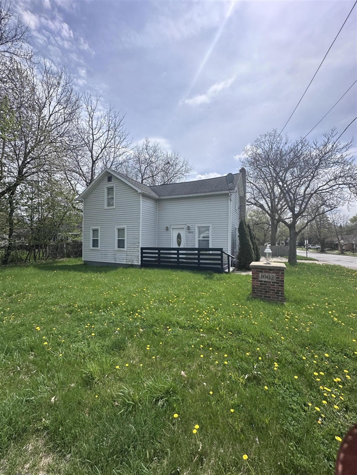 1002 E Oliver St, Owosso, MI 48867-2472
