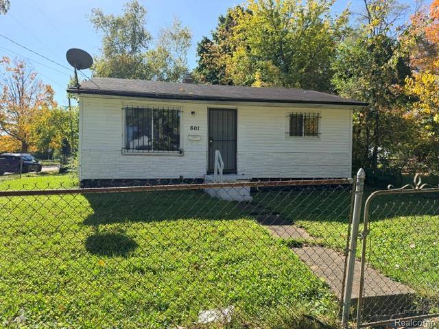 601 W Alma Ave, Flint, MI 48505-2021