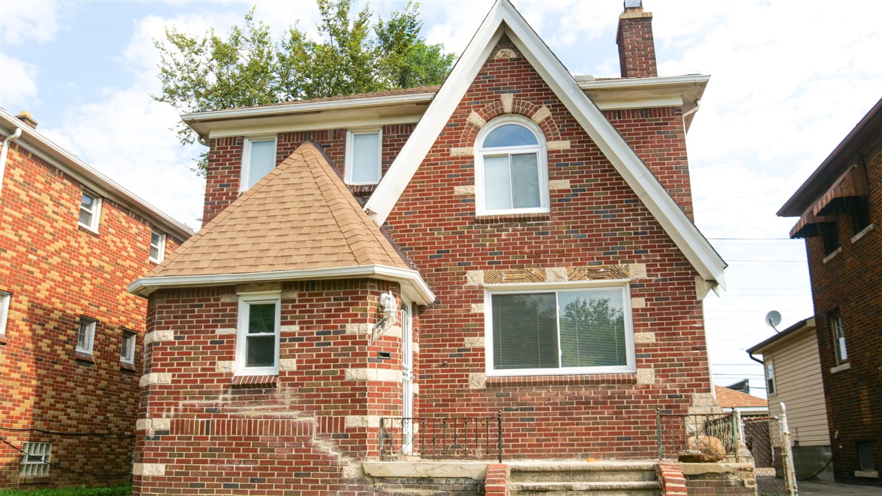 15217 Carlisle St., Detroit, MI 48205-1336