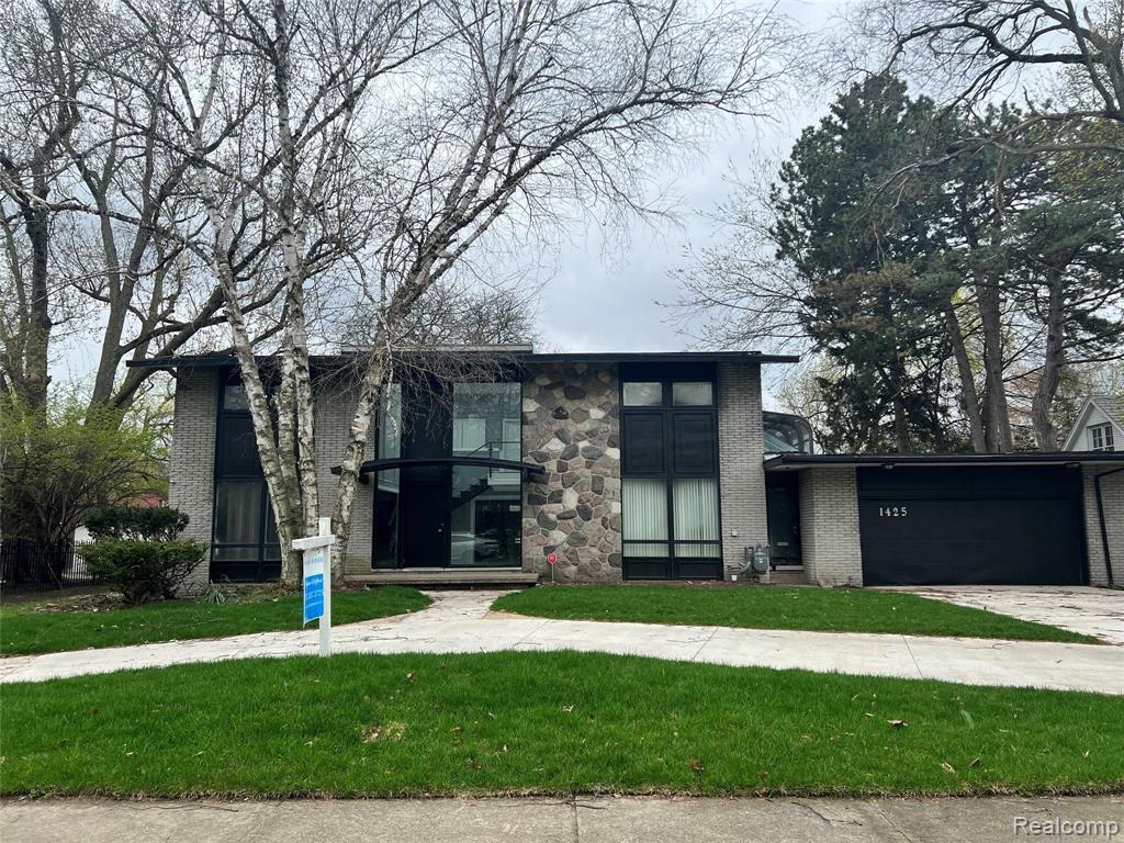 1425 Balmoral Drive, Detroit, MI 48203-1442