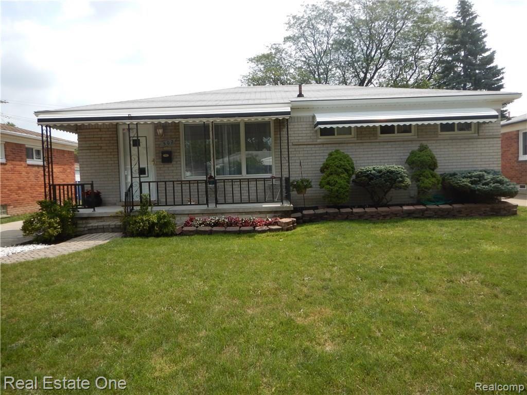 502 Clair St, Garden City, MI 48135-2670