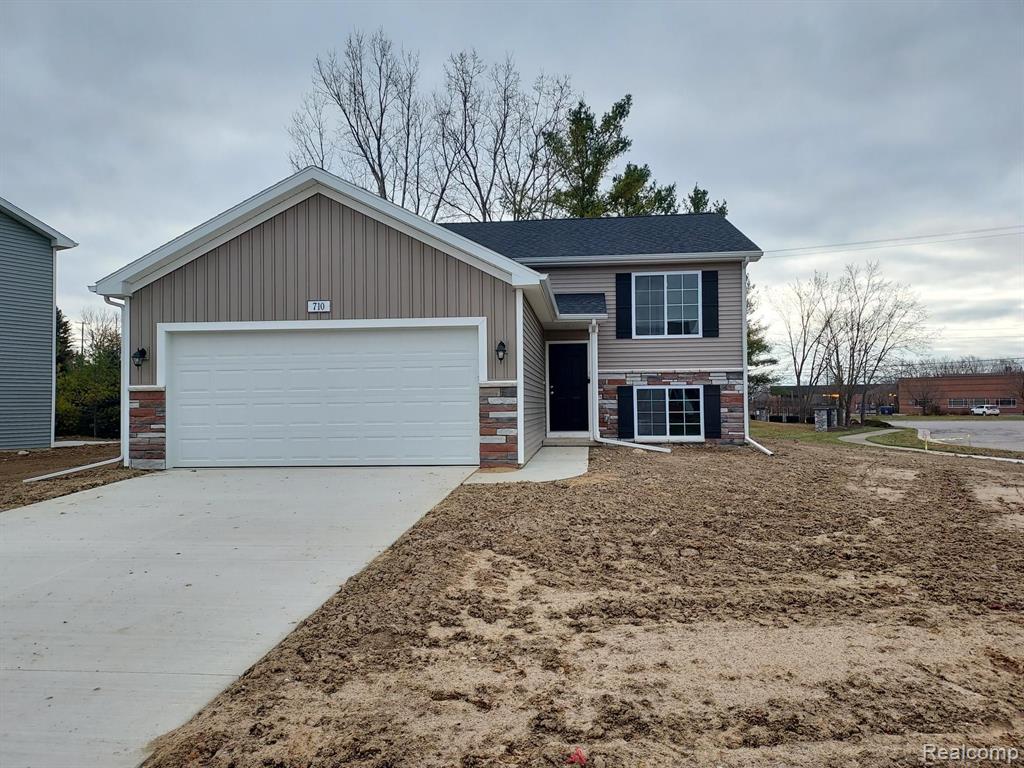 710 Natalia Dr, Davison, MI 48423-1247