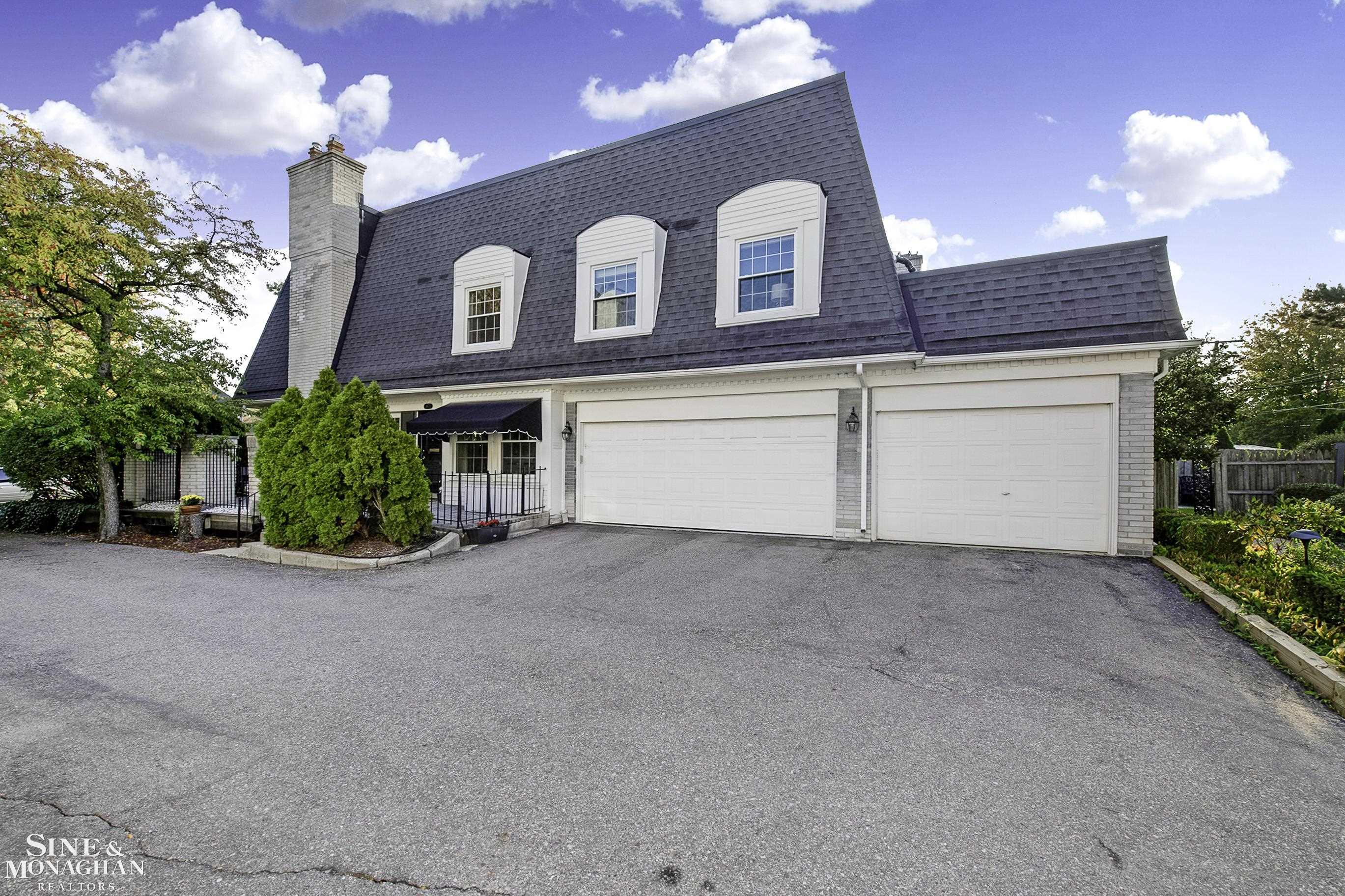 1975 Shorepointe Rd, Grosse Pointe Woods, MI 48236-1014