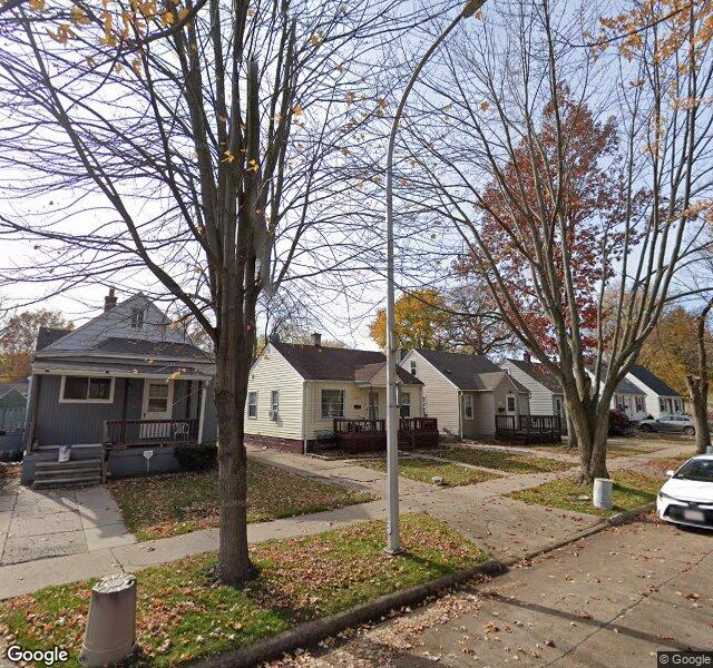 20461 Hollywood St, Harper Woods, MI 48225-1164