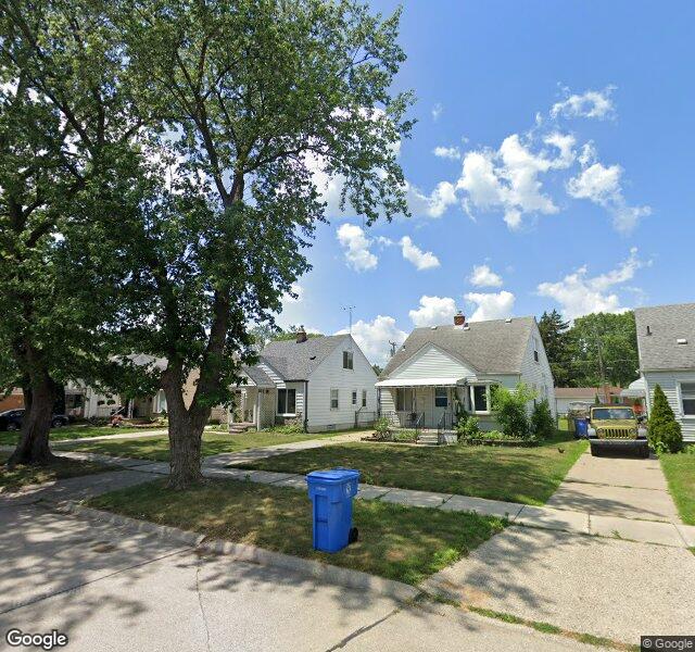 8235 Woodbine St, Dearborn Heights, MI 48127-1351