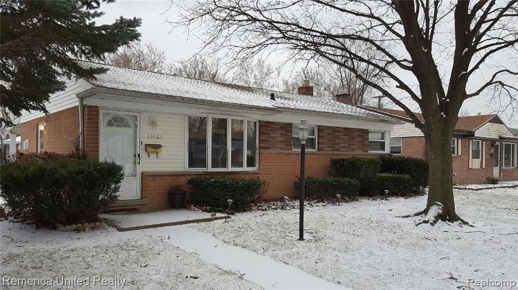 33021 Creston St, Westland, MI 48186-4883