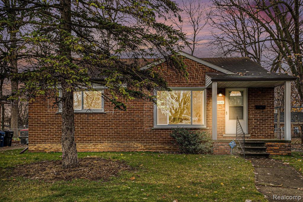 17630 Lennane, Redford, MI 48240-2161