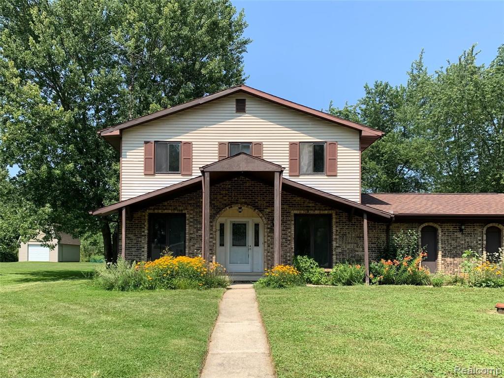 7056 Partridge Dr, Flushing, MI 48433-8816