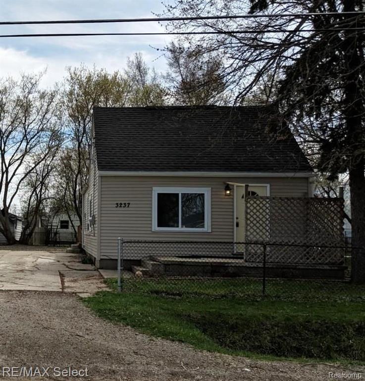 3237 WHITNEY AVE, Flint, MI 48532-5154